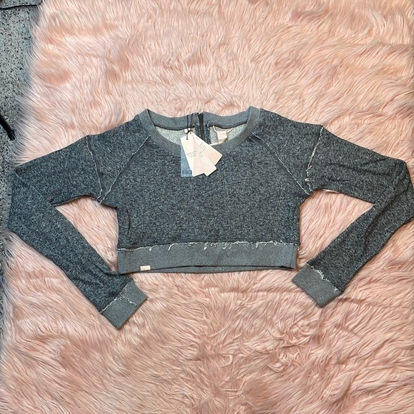 NWT Bloch Ultimate Stretch Active Dance Long Sleeve Gray Crop‎ Top Size Medium - Picture 1 of 7
